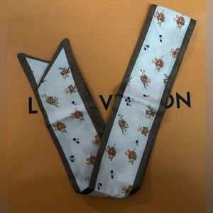 ✨ New ✨ Floral Twilly Scarf ✨